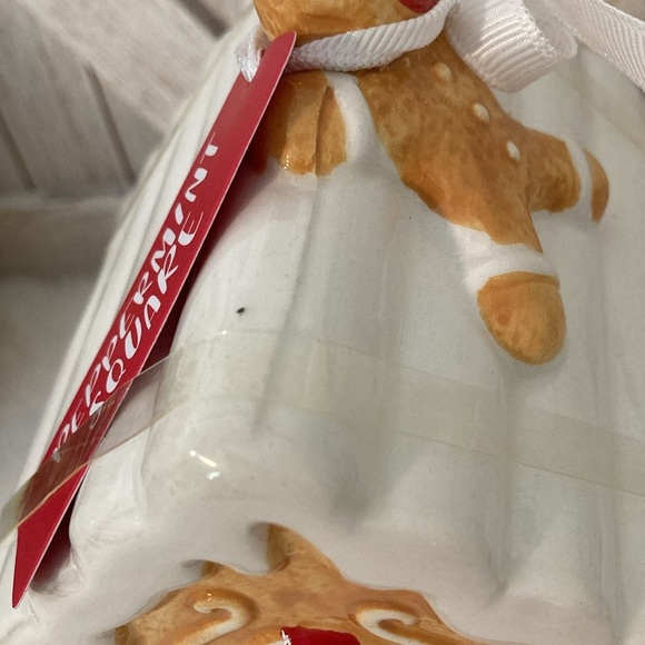 Potter’s Studio Gingerbread Canister - Picture 13 of 13